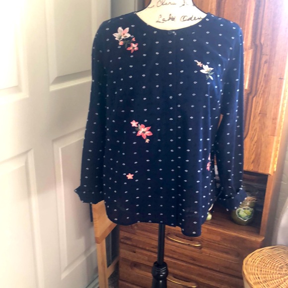 🌷SOLD🌷Navy Blue Blouse has gathered and tied bows and cuffs on 3/4 sleeves. - Picture 3 of 9